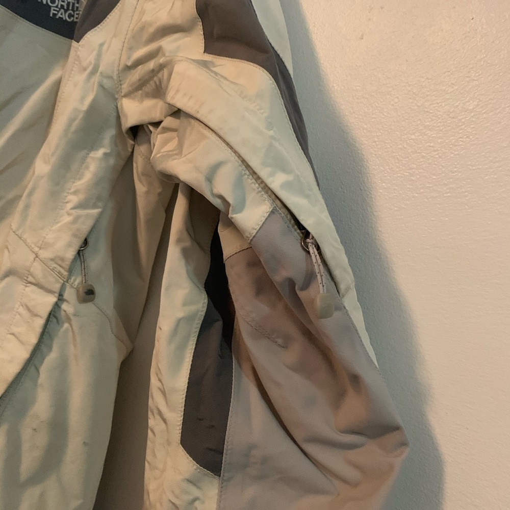 NorthFace Fall/Spring Jacket Beige colour - Picture 7 of 12